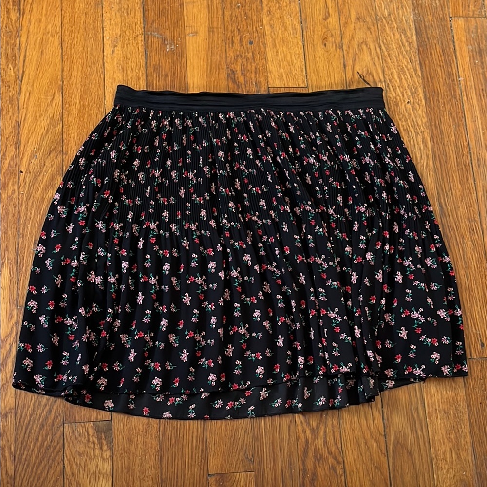 H&M Flowered Pleated Miniskirt Size 12